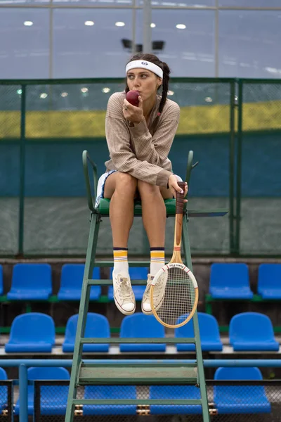 Una Deportista Exitosa Con Raqueta Cancha Tenis Estilo Vida Saludable — Foto de Stock