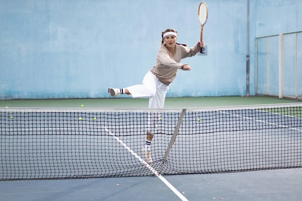 Joven Mujer Jugando Tenis — Foto de Stock