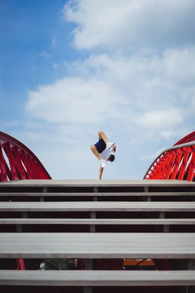 Man Bridge Handstand Breakdance — Stock Photo, Image
