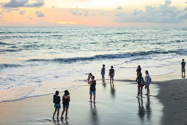 People Sunset Ocean — Stock Photo, Image