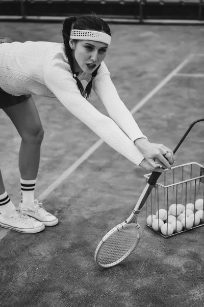 Retrato Una Hermosa Mujer Jugando Tenis Aire Libre — Foto de Stock