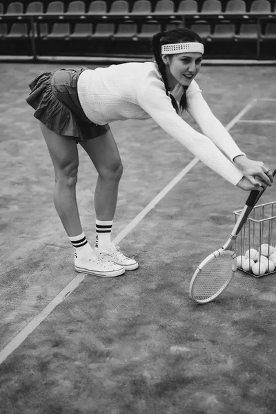 Retrato Una Hermosa Mujer Jugando Tenis Aire Libre — Foto de Stock