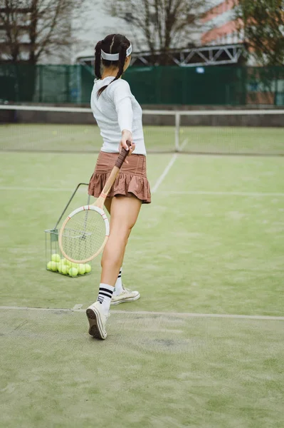 Güzel Kadın Tenis Açık Oynamaya Portresi — Stok fotoğraf