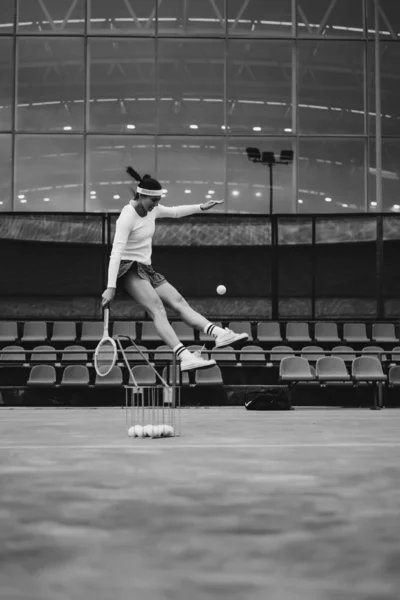 Joven Mujer Jugando Tenis — Foto de Stock