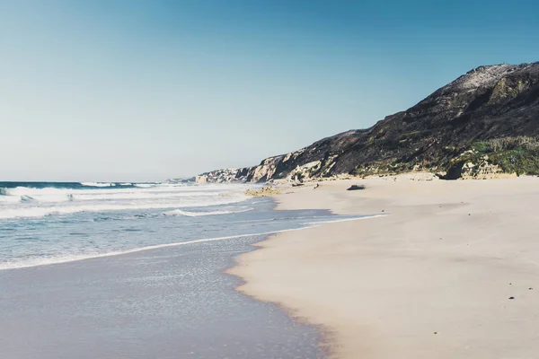 Vacker Utsikt Över Stranden Oceanen Bakgrund Nazaré Portugal — Stockfoto