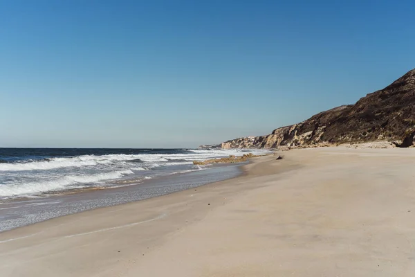 Schilderachtig Uitzicht Oever Van Oceaan Achtergrond Nazare Portugal — Gratis stockfoto