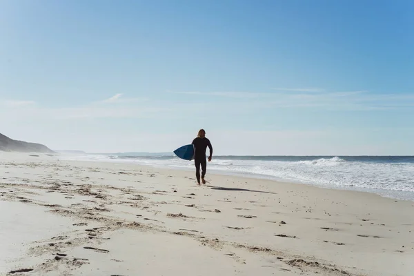 Man Surf Board Ocean Shore Surfer Wet Suit Nazare Portugal — Stock Photo, Image