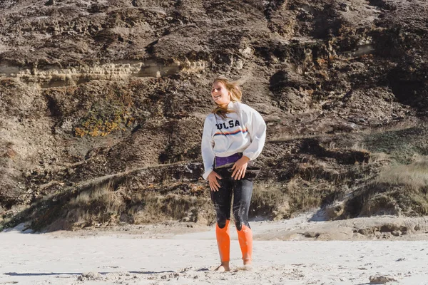 Meisje Van Plezier Het Strand Zee Blauwe Hemel — Stockfoto