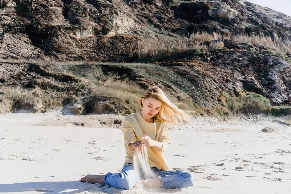 Meisje Van Plezier Het Strand Zee Blauwe Hemel — Stockfoto