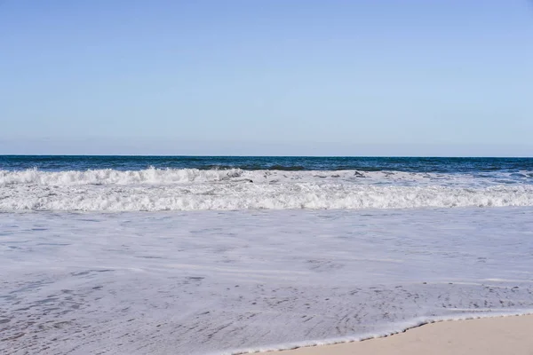 Vacker Utsikt Över Stranden Oceanen Bakgrund Nazaré Portugal — Stockfoto