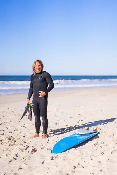 Surfer Med Svømmeføtter Bodyboard Vanndress Havets Bredd – stockfoto