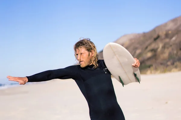 Surfista Com Barbatanas Bodyboard Num Fato Hidráulico Costa Oceânica — Fotografia de Stock
