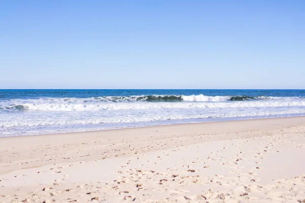 Vacker Utsikt Över Stranden Oceanen Bakgrund Nazaré Portugal — Stockfoto