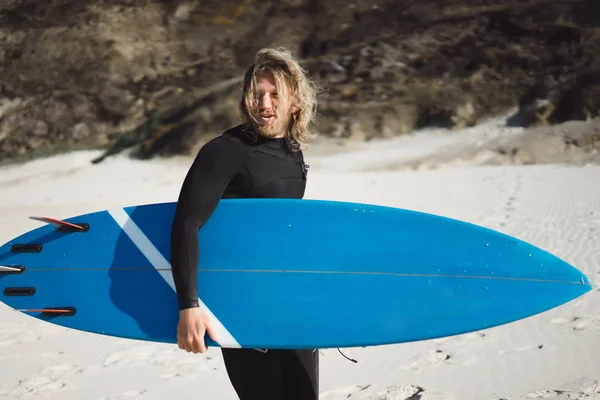 Surfista Con Pinne Bodyboard Tuta Idro Sulla Riva Dell Oceano — Foto Stock