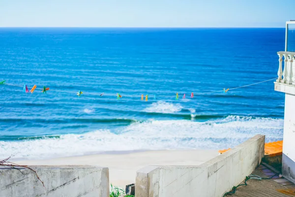 Pinzas Ropa Contra Fondo Azul Marino — Foto de Stock