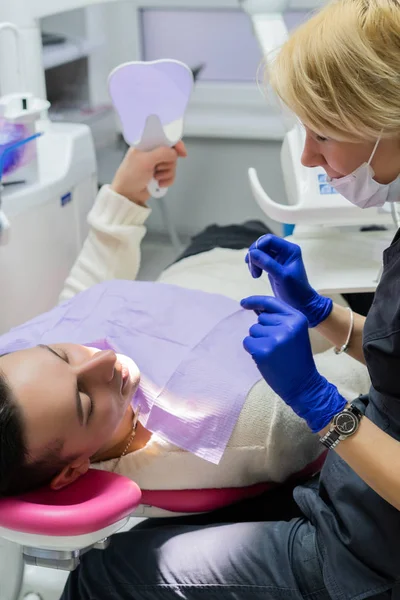 Jovem Recepção Dentista Odontologia Higiene Oral Profissional Exame Odontológico — Fotografia de Stock