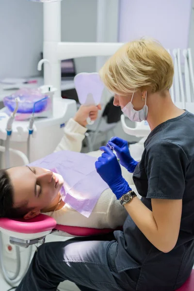 Young Man Reception Dentist Dental Office Professional Oral Hygiene Dentist — Stock Photo, Image