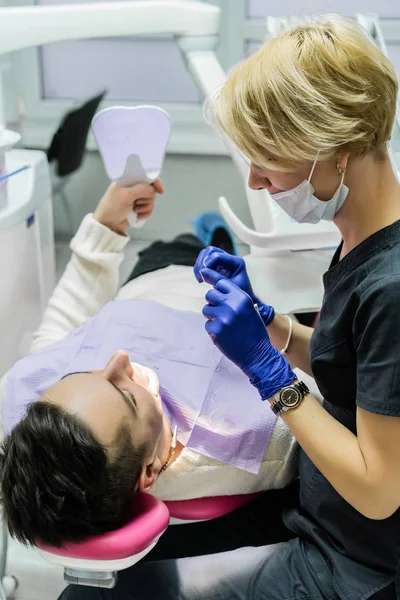 Young Man Reception Dentist Dental Office Professional Oral Hygiene Dentist — Stock Photo, Image