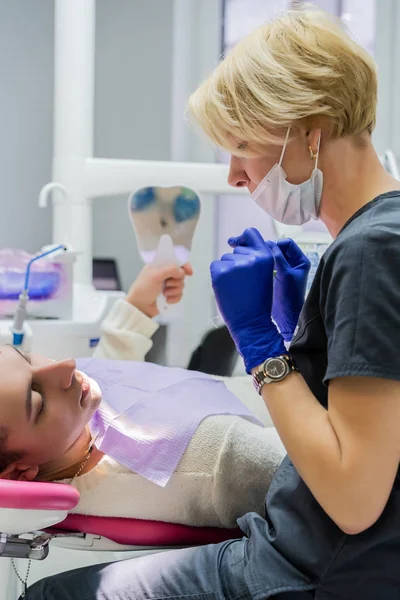 Young Man Reception Dentist Dental Office Professional Oral Hygiene Dentist — Stock Photo, Image