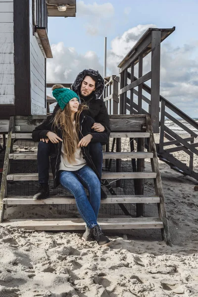 Jeune Couple Amoureux Passe Week End Sur Côte Mer Baltique — Photo
