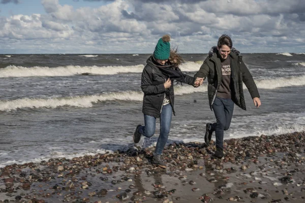 Ein Junges Verliebtes Paar Verbringt Die Wochenenden Der Küste Der — Stockfoto