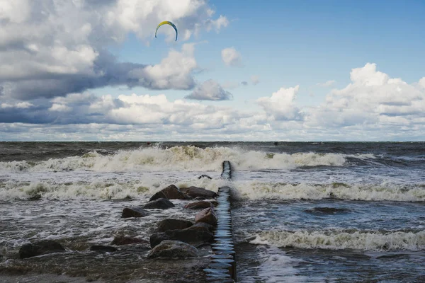 Kiting Chladné Baltské Moře — Stock fotografie