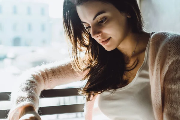 Beautiful Brunette Girl Long Hair Engaged Knitting City Cafe Favorite — Stock Photo, Image