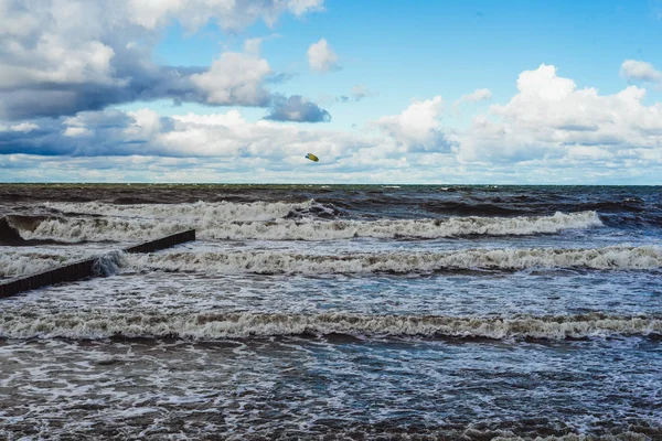 Kiting Στη Βαλτική Θάλασσα Κρύο — Φωτογραφία Αρχείου