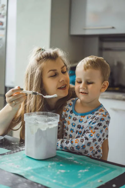 Boy Child Pajamas Morning Mom Cooking Apple Pie Kitchen Playing — Stock Photo, Image