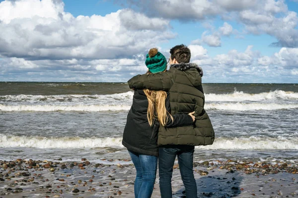 Ein Junges Verliebtes Paar Verbringt Die Wochenenden Der Küste Der — Stockfoto