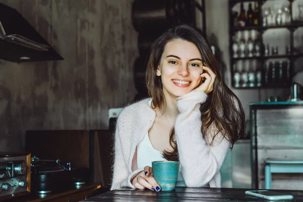 Beautiful Brunette Girl Charming Smile Expressive Brown Eyes Drinking Coffee — Stock Photo, Image