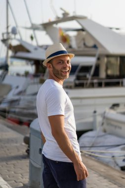 Bağlantı noktası adam. bağlantı noktası özel yatlar. güneşli bir gün. Ýspanya, Malaga