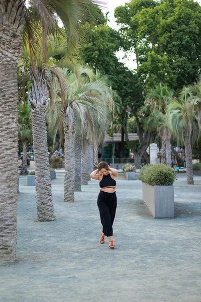 Young Woman City Promenade Spain — Stock Photo, Image