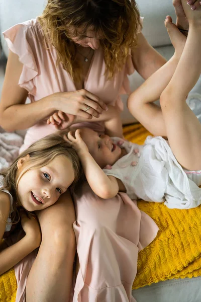 Moeder Kinderen Veel Plezier Samen Moeder Met Kinderen Een Huiselijke — Stockfoto