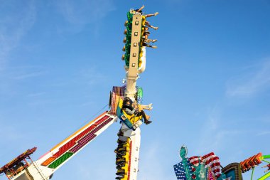 Eğlence Parkı, carousel, güneşli bir gün