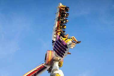 Eğlence Parkı, carousel, güneşli bir gün