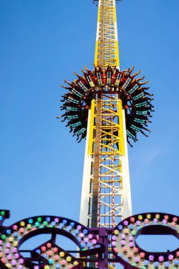 Eğlence Parkı, carousel, güneşli bir gün