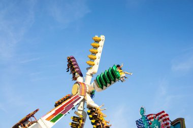 Eğlence Parkı, carousel, güneşli bir gün