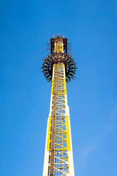 Zábavní Park Kolotoč Slunečný Den — Stock fotografie