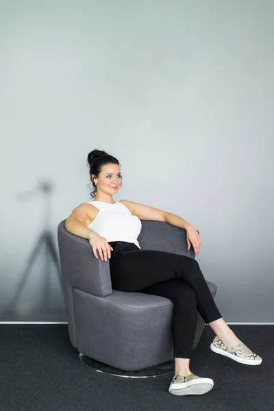 Young Beautiful Woman Office Chair — Stock Photo, Image