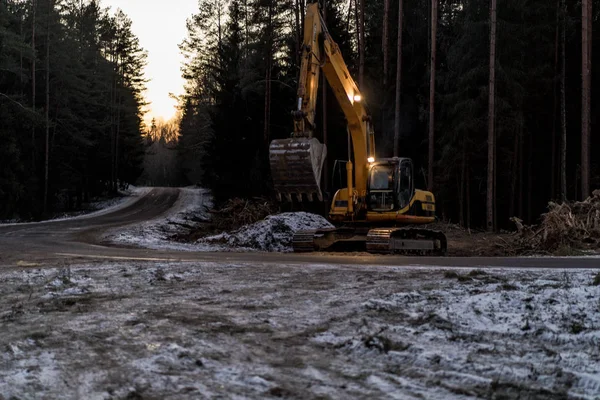 Chargeuse Pelleteuse Avec Pelle Rétrocaveuse Relevée — Photo