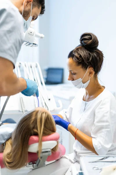 Zahnarzt Dabei Zahnärztliche Leistungen Zahnarztpraxis Zahnbehandlung — Stockfoto