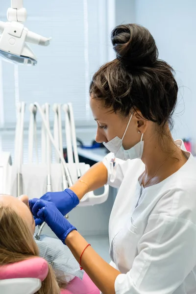 Zahnarzt Dabei Zahnärztliche Leistungen Zahnarztpraxis Zahnbehandlung — Stockfoto