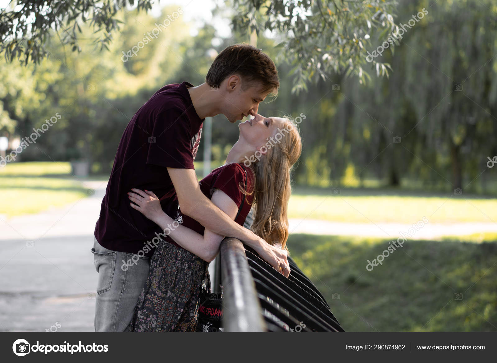 ᐈ Un Bacio Grande Immagini Di Stock Disegni Baci Scarica Su Depositphotos