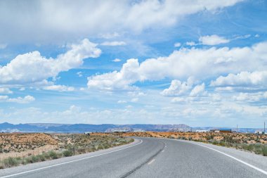 Arizona'da yol, Amerika Birleşik Devletleri'ne bir yol gezisi.
