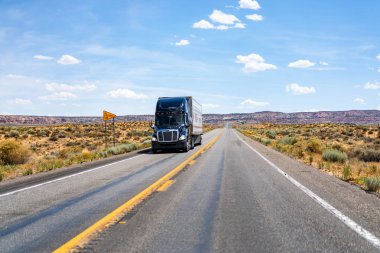 Arizona'da yol, Amerika Birleşik Devletleri'ne bir yol gezisi.