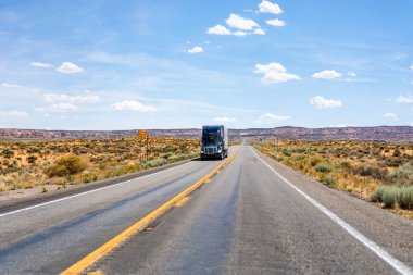 Arizona'da yol, Amerika Birleşik Devletleri'ne bir yol gezisi.