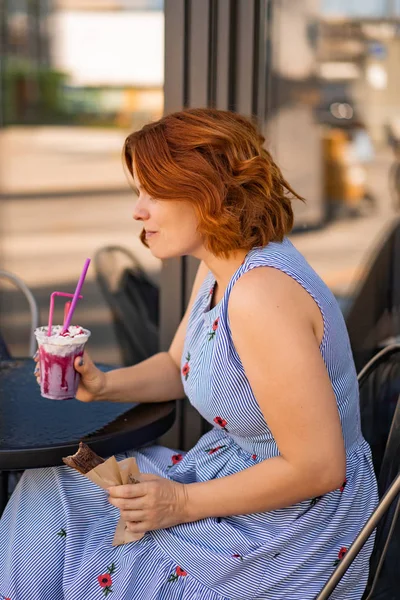 Woman Red Hair Cafe Drinks Summer Cocktail Happy Laughs Smiles — Stock Photo, Image