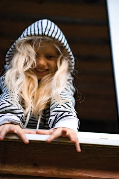 Blondes Kleines Mädchen Wochenende Auf Dem Land Glückliche Kindheit — Stockfoto