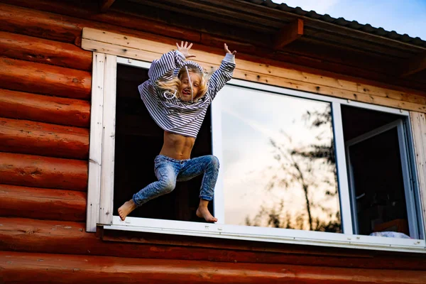 Girl Jumping Having Fun Happy Childhood Games Fun — Stockfoto